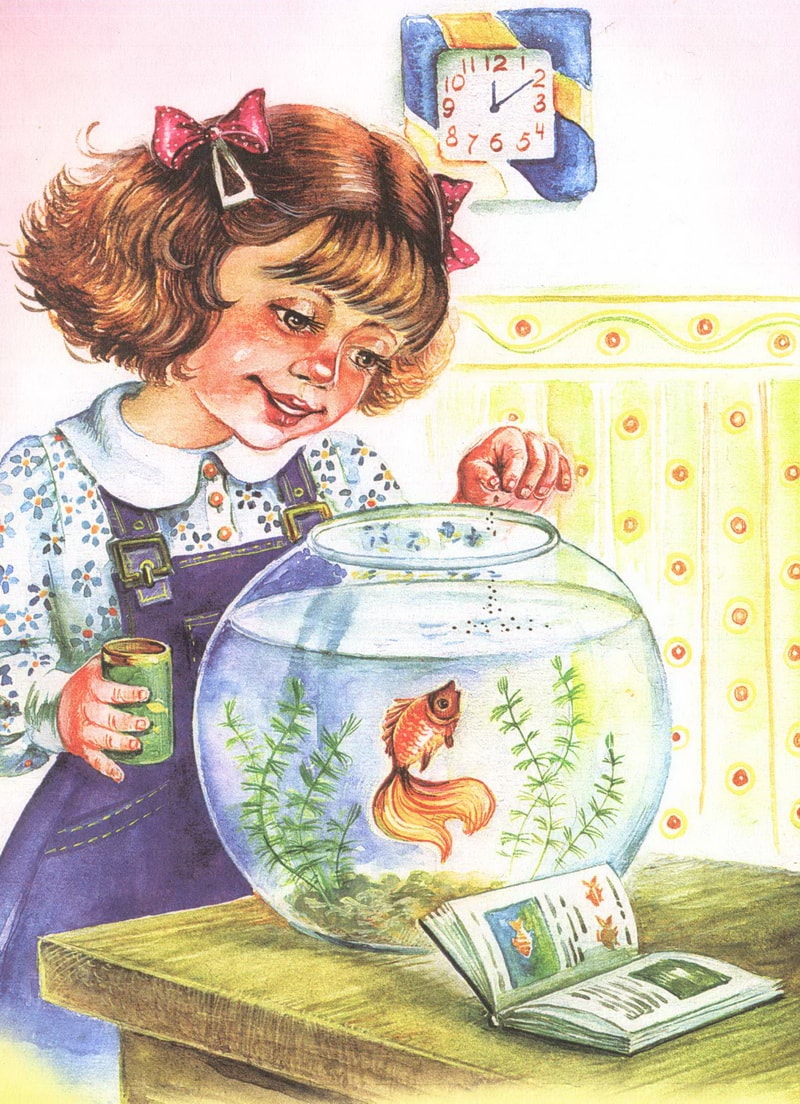 Девочка и аквариум с рыбкой